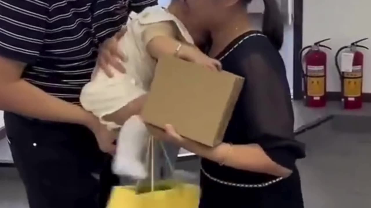 Boss’s Reaction to Baby in the Office Will Bring You to Tears! 👶💼