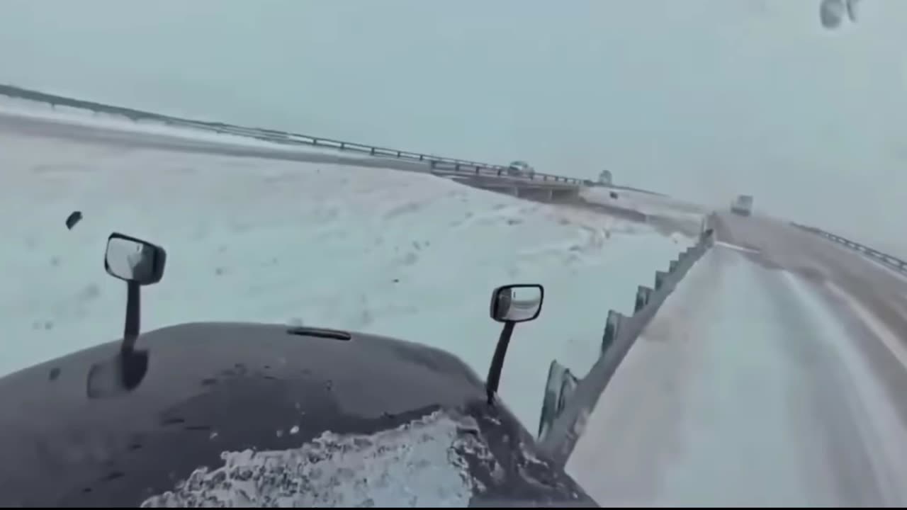 Crazy Semi Truck Crash !