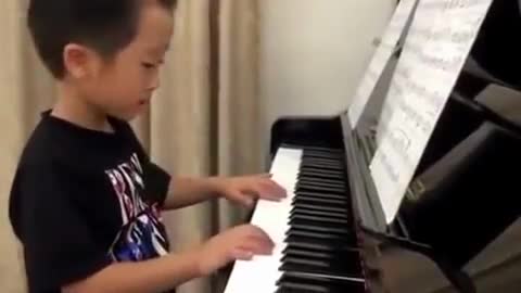 4-year-old prodigy plays the piano better than any master