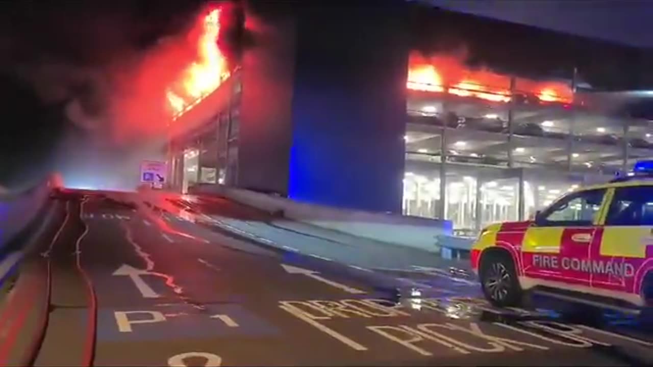 Incêndio no aeroporto de Londres Luton suspende todos os voos