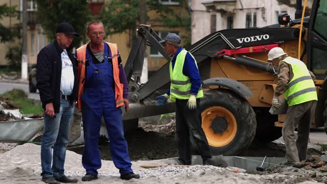 Men at work Lisbon 2022