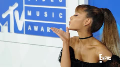 Ariana Grande STUNS in Makeup-Free Selfi