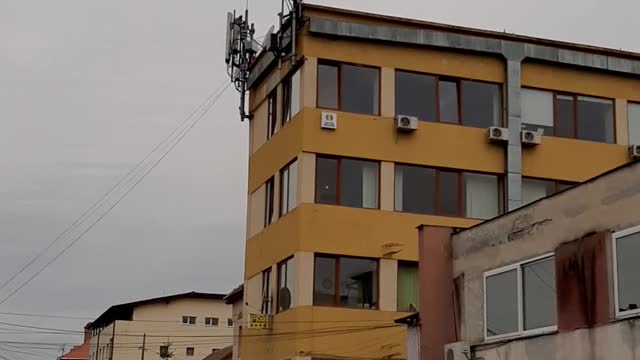 Langa Forever si Color Cafe, radiatie radiofrecventa