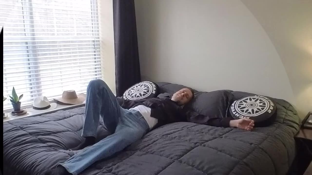 Make your bed and lay in it - Le Monde - Richard Carter