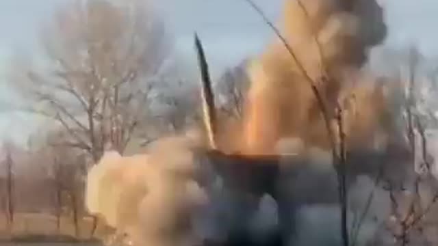 Launch of a Tochka-U missile aimed at Russian forces.