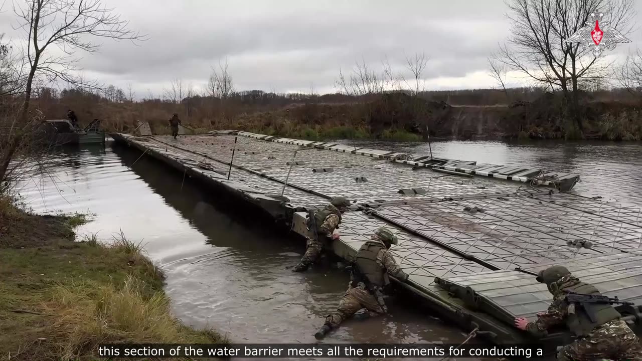 🔧 Safe cross of hardware: Sever Group of Forces engineer troops deploying pontoon bridge