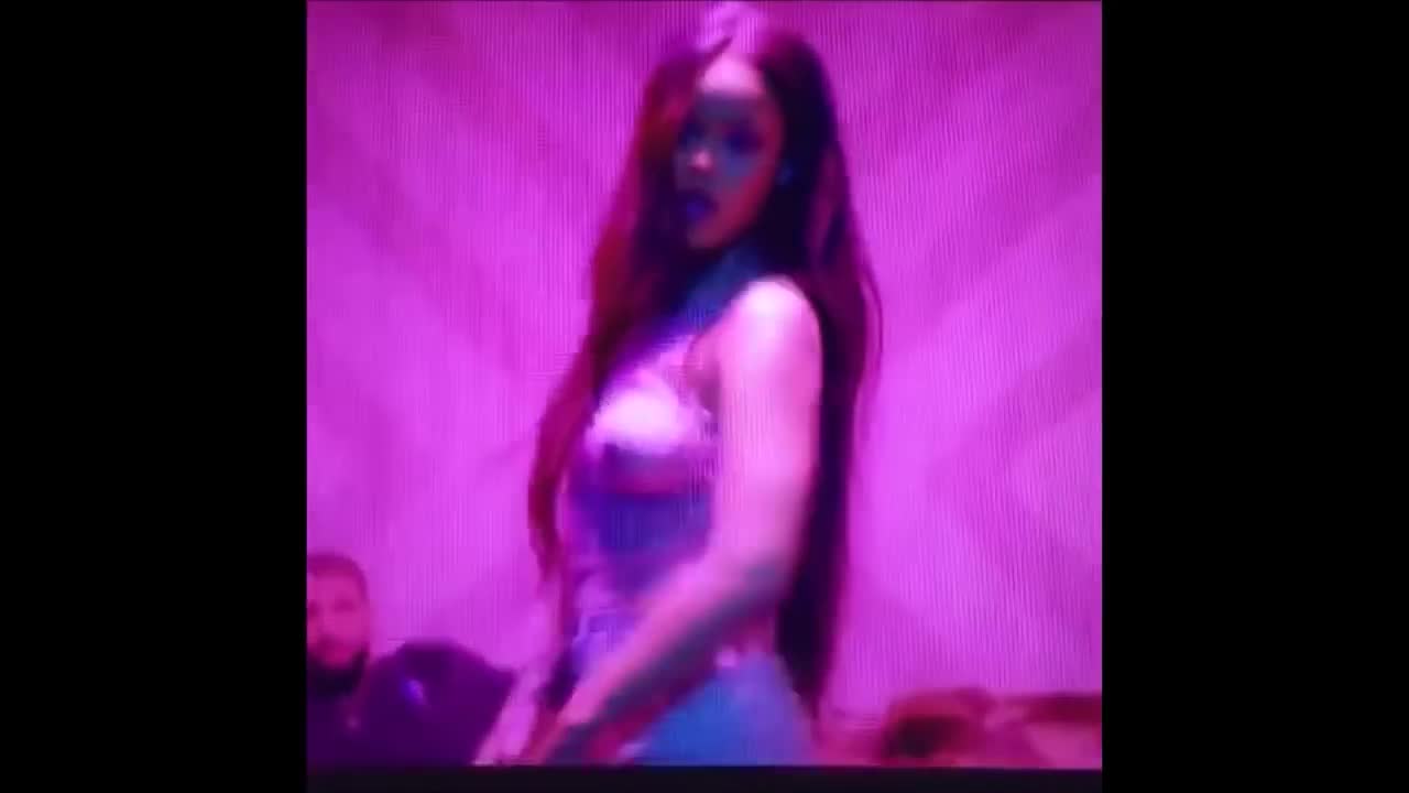 How to sing like Rihanna-Daz_Black