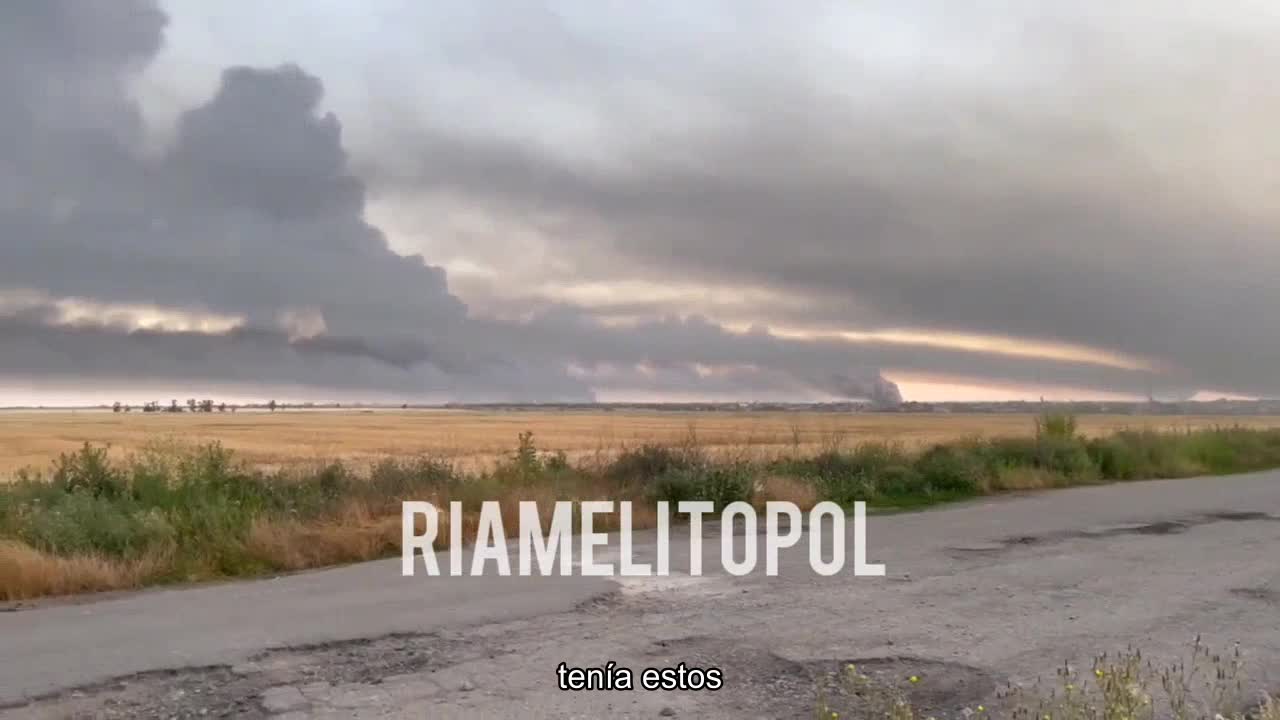 Y aquí, de hecho, hay un video de cómo los invasores son destruidos en Melitopol, Ucrania.