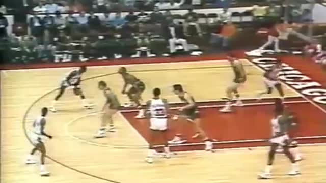 Chicago Bulls vs Milwaukee Bucks Game 3 October 29 1984