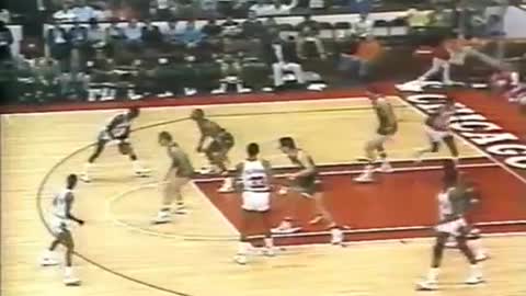 Chicago Bulls vs Milwaukee Bucks Game 3 October 29 1984