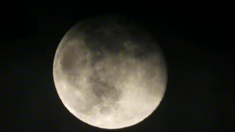 Clouds closing over the Moon - 28.12.23