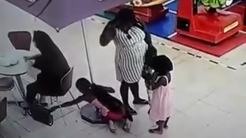 Woman Teaches Her Children To Steal