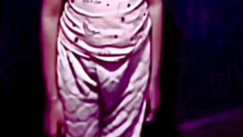 This girl's actions are terrifying 😱😱