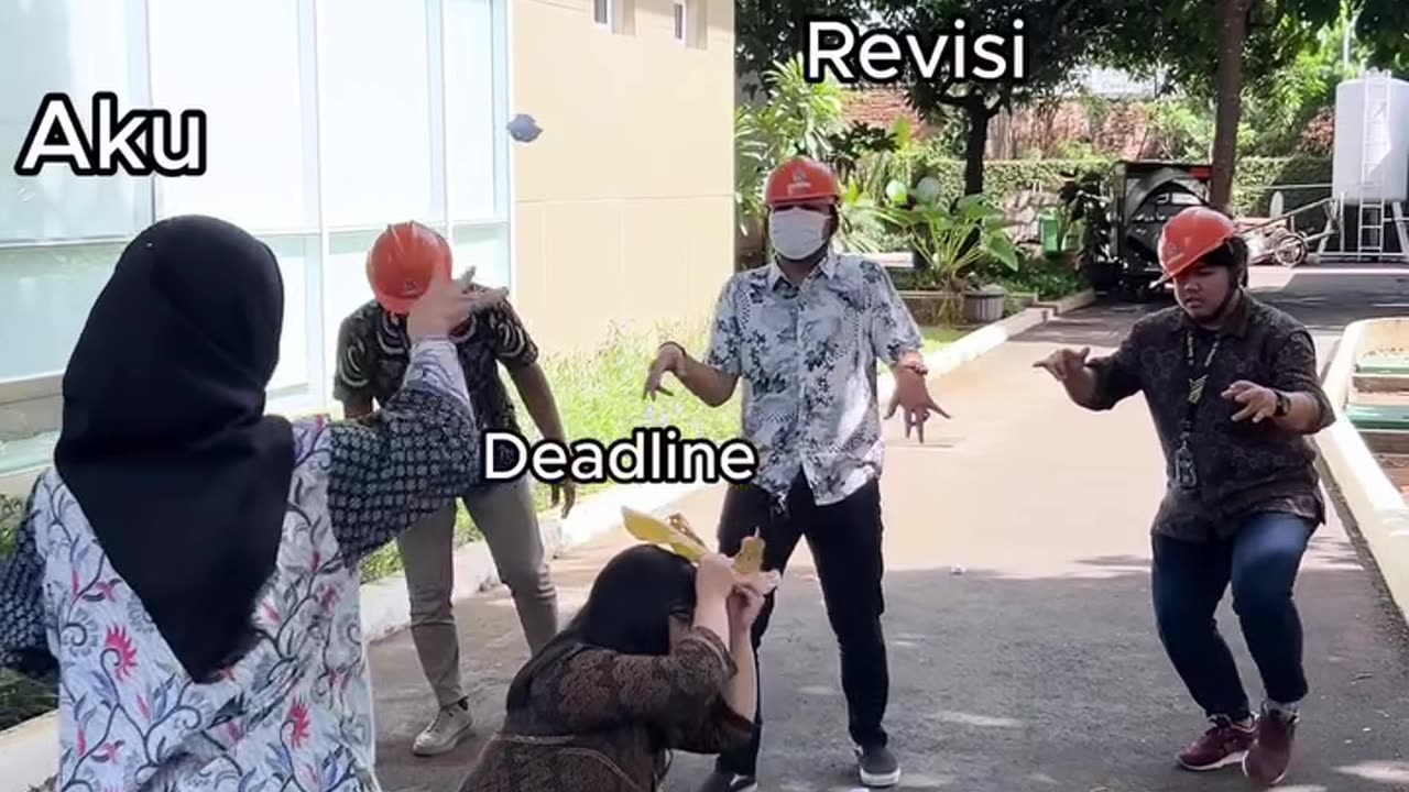 AKU, DEADLINE DAN REVISI