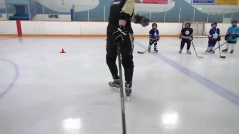 Ice hockey, also known as "ice hockey".