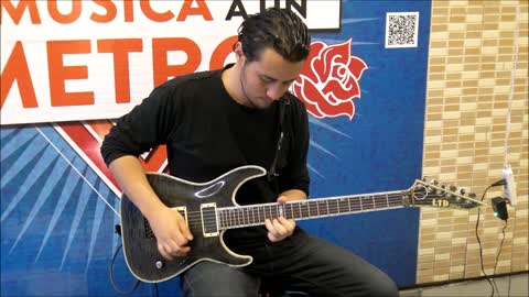 Guitarist Aaron Veir from Venezuela in Chile