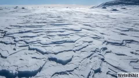THIS FORMER ANTARCTICA PILOT REVEALED SOMETHING BIG OPENED ON TOP OF THIS MOUNTAIN IN ANTARCTICA