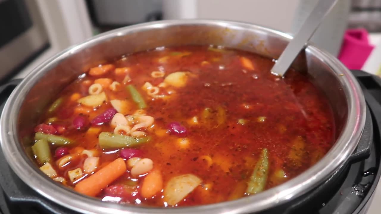 The BEST Minestrone Soup in the Instant Pot!