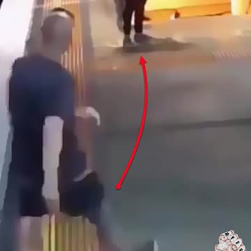 An unaware commuter is victim of a weird violent encounter | RVFK self-protection