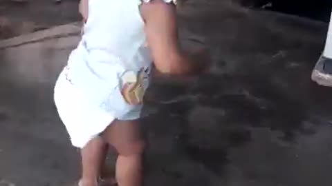 Cute baby funny dance 😆😆😆😆😆