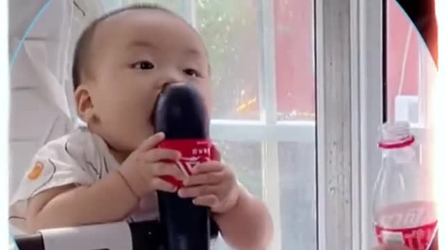 Father and baby Coca-Cola funny moment - yytv