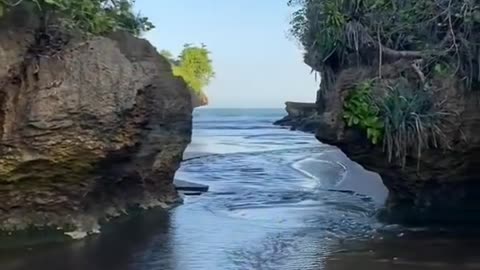 Magic river by the beach 🏊⛱️🏖️🌊