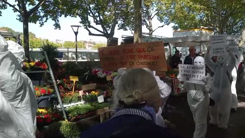 Les Masques Blancs Lyon Action Pancartes Marché Célestin, Rue Mercière et P. Terreaux le 2 Octobre