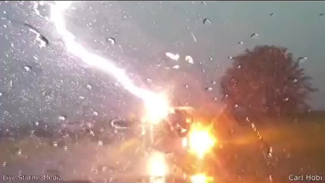 Lightning-video recorder