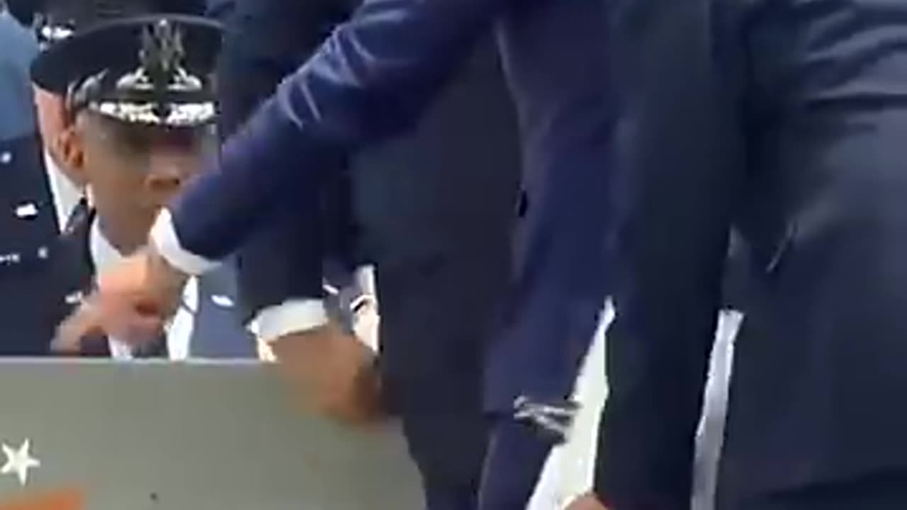 President Biden falls during U.S air force