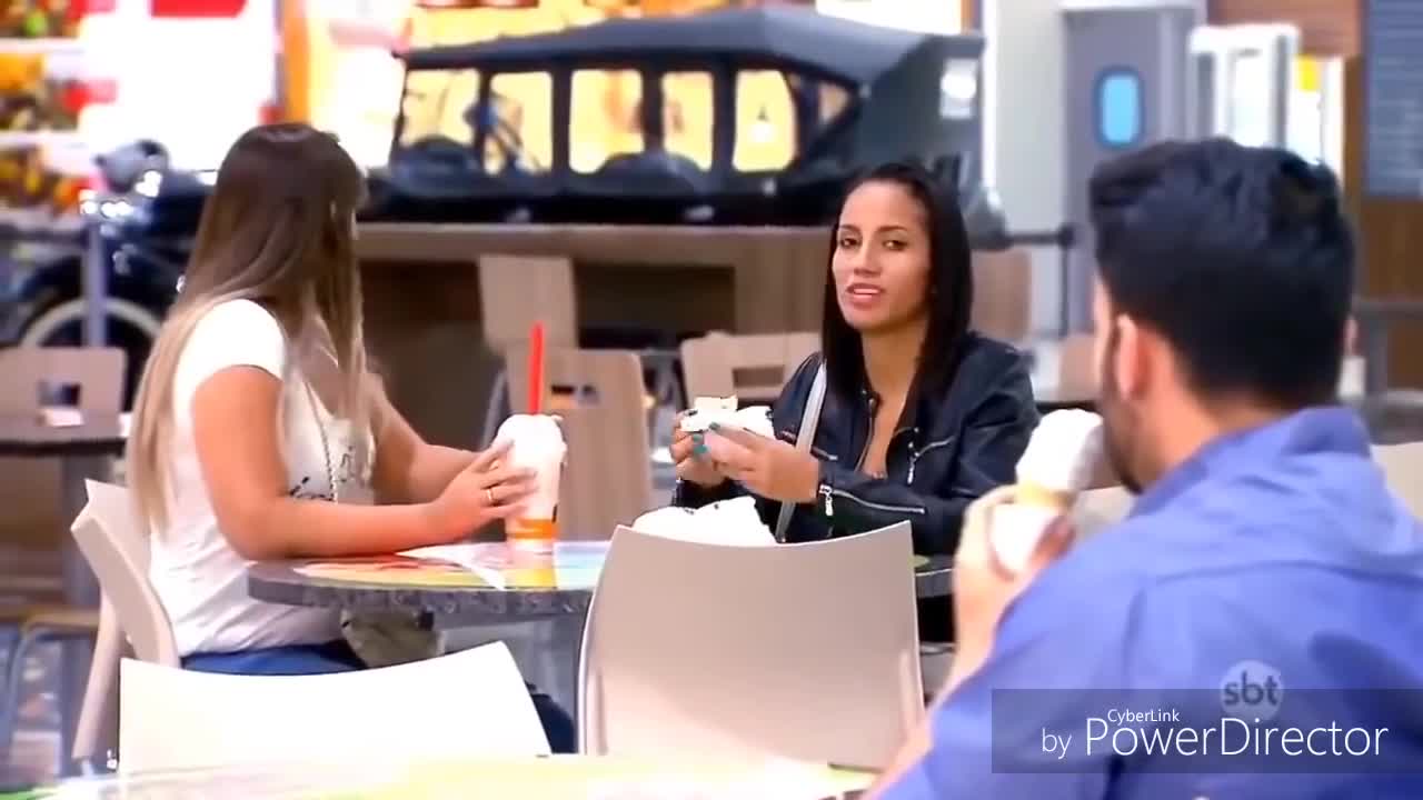 Blind man prank eating ice cream!