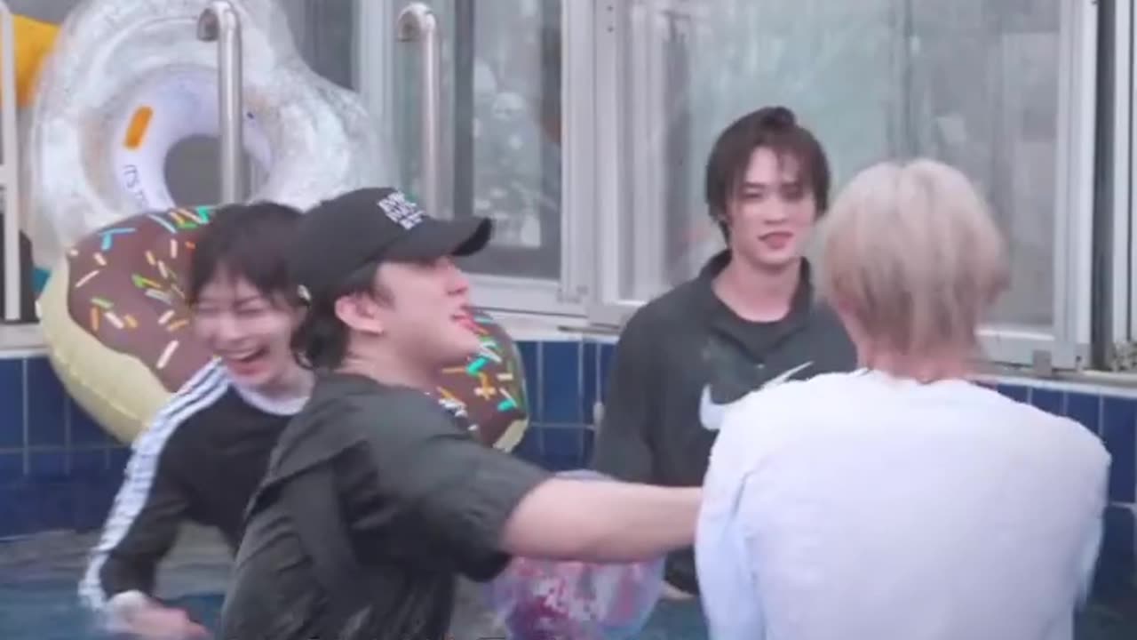 felix accidentally hitting lee know with the ball...