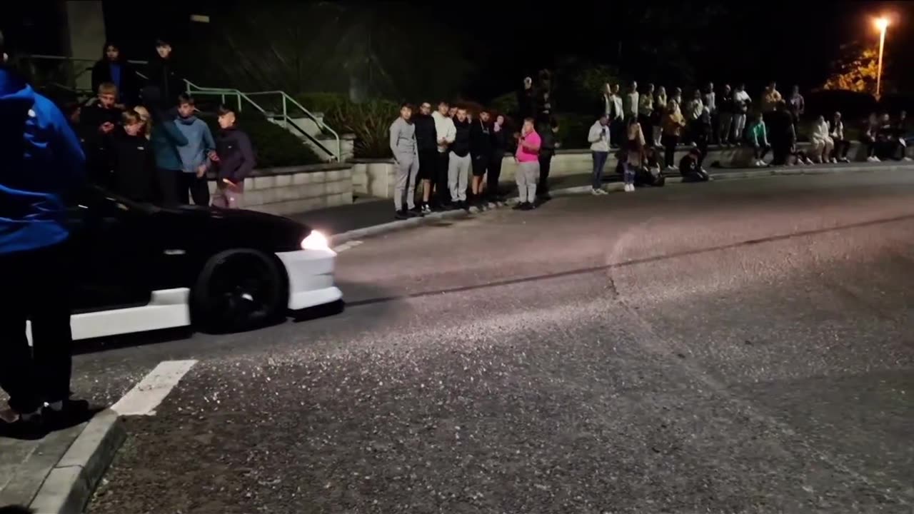 Nissan Skyline R33 launches out of car meet!! 😍