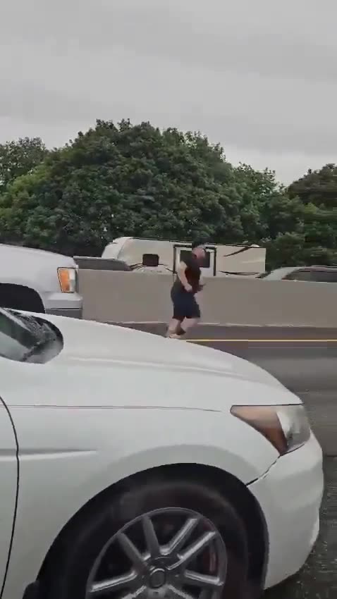 Video shows a state trooper fatally shooting a man on northbound I-5