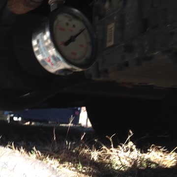 Hydraulic gauge remote viewing