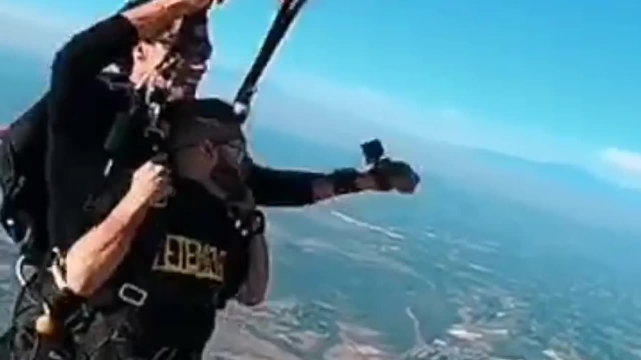 Tandem parachute jump