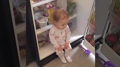 What happened when baby open the fridge!😘