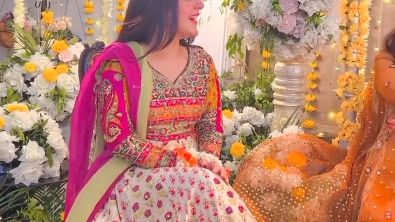 Pakistani beautiful actress shazeal shoukat latest photoshoot video