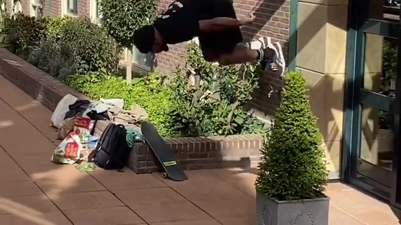 Parkour Guy Roof To Ground Easy