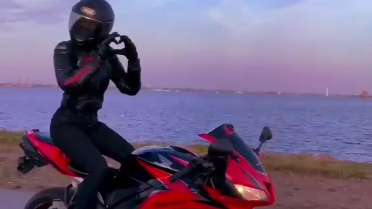 🔥💣Biker Girls "Dancing"on Moto