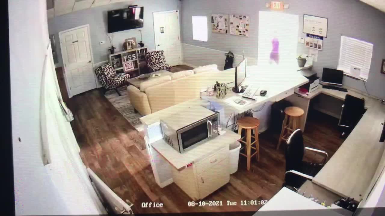 YSS Employee Goes inside YSS office on 08/10/21