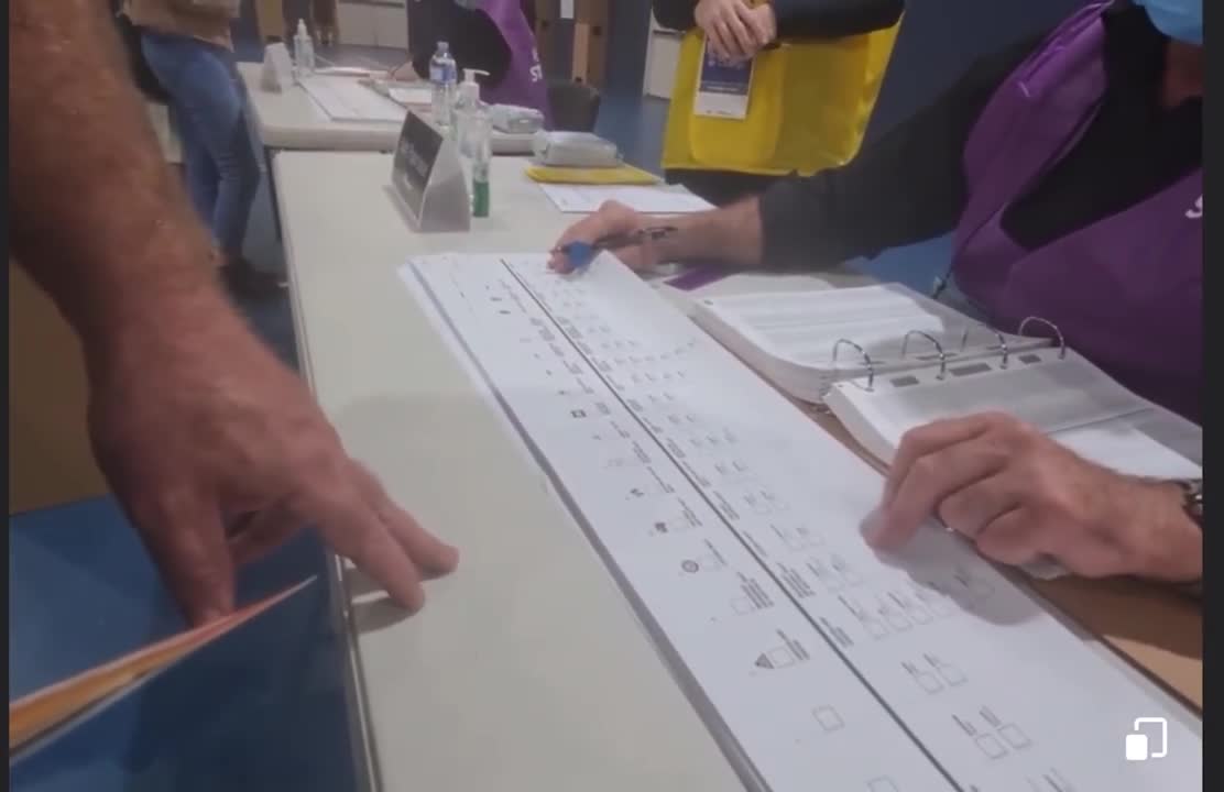 Australian Election, Hmmm, Say what? "Don't fill in those boxes, they're irrelevant."
