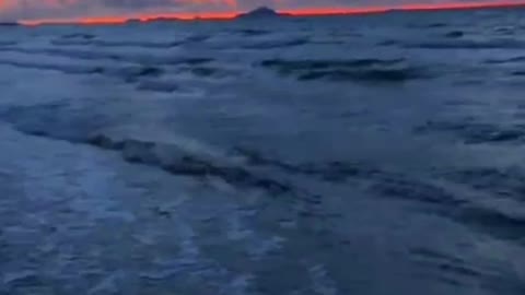 After dinner, it is also a happy thing to walk by the beach with friends.52