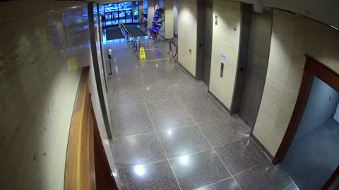 8003FCOB01ElevatorLobby_2021-01-06_07h40min00s697ms.mp4