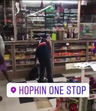 Thug Causes Trouble in Convenience Store, Gets Wine Bottle to the Head