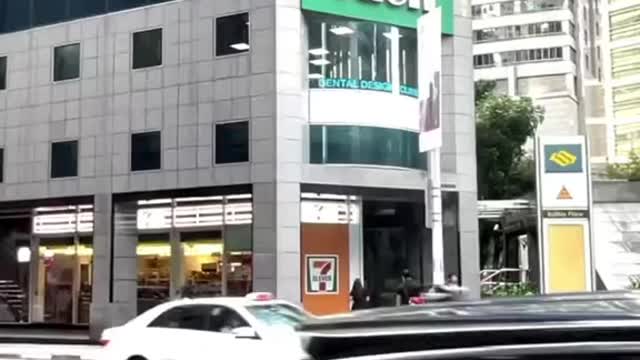 Instant coke slushy machine at Raffles Place