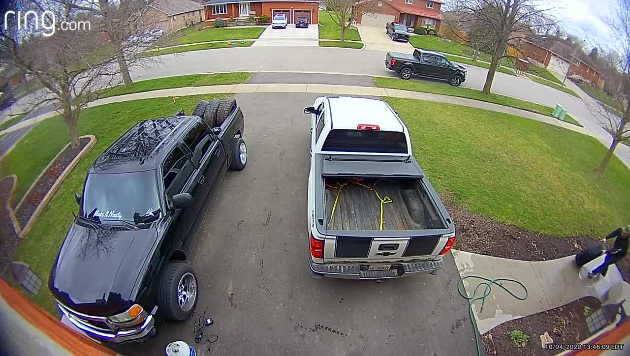 Man Sprints to Save Neighbor's Cars from Runaway Tires