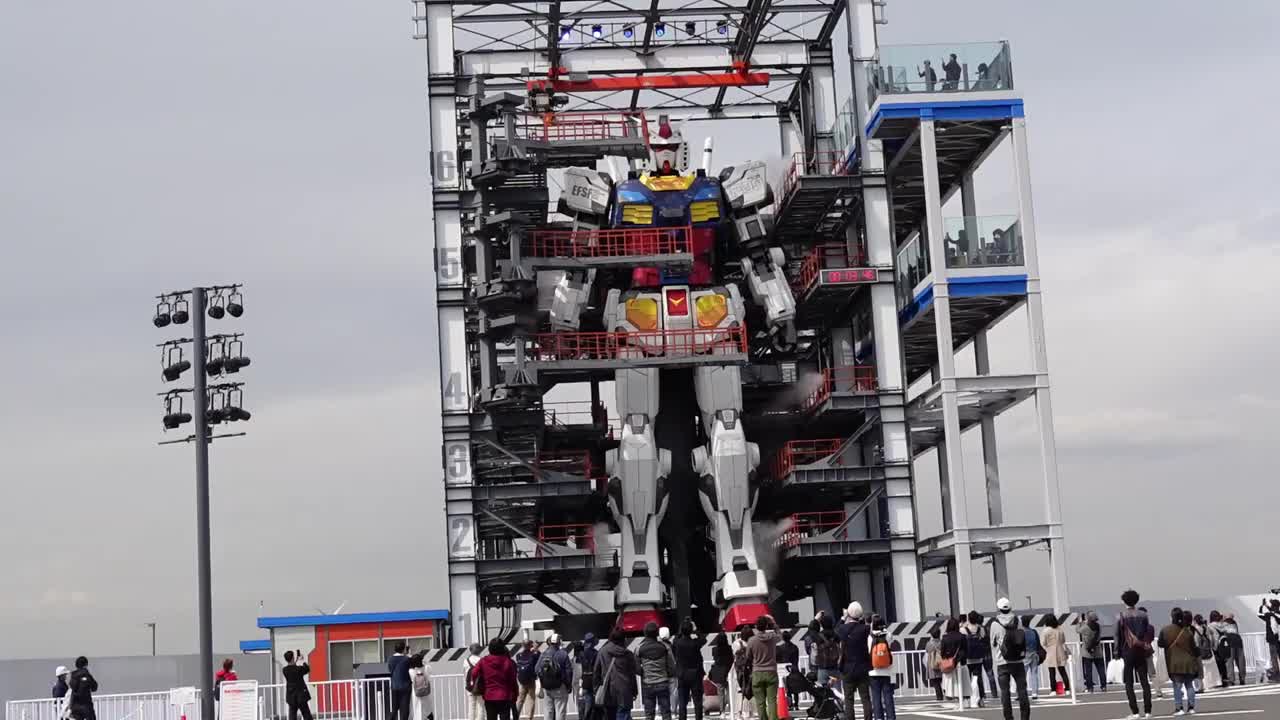 GUNDAM FACTORY IN YOKOHAMA IS HUGE AND IT MOVES