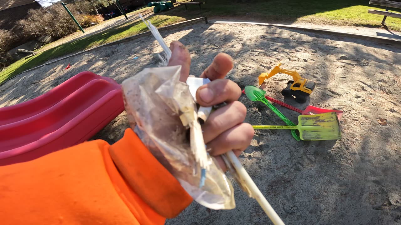 🧹 Cleaning Up Liter @ Cyrville Park In Ottawa 🚮 Canada 🍁