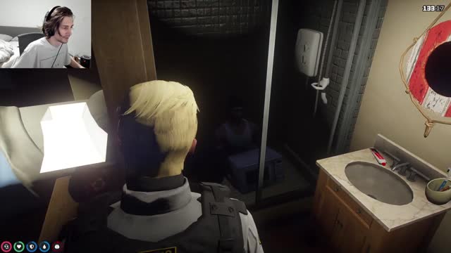 xQcOW finds a robber hiding in the bathroom GTA V rp (NoPixel 3.0 public)