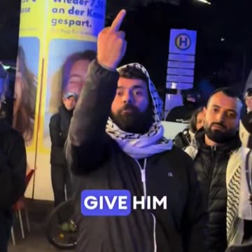 Islamists in Germany threaten police and photographers.